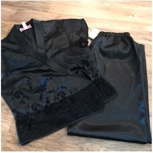 Oscar de la Renta black pajamas NWT